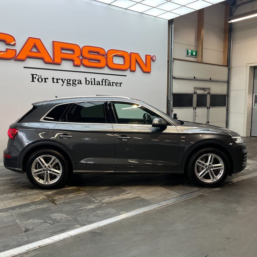 Bild 3 av Audi Q5 55 TFSI e quattro S Line Carplay Matrix Panorama Drag