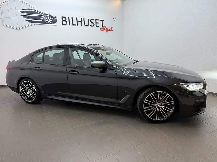 Bild 2 av BMW M550i xDrive Sedan M550 530hk Tlucka/Navi/360kamera/HarmanK