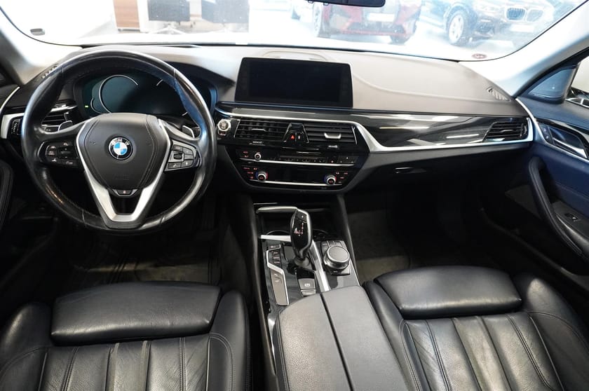 Bild 2 av BMW 530d xDrive Touring Sport Line Navi Adaptiva LED Värmare Head-Up DAP