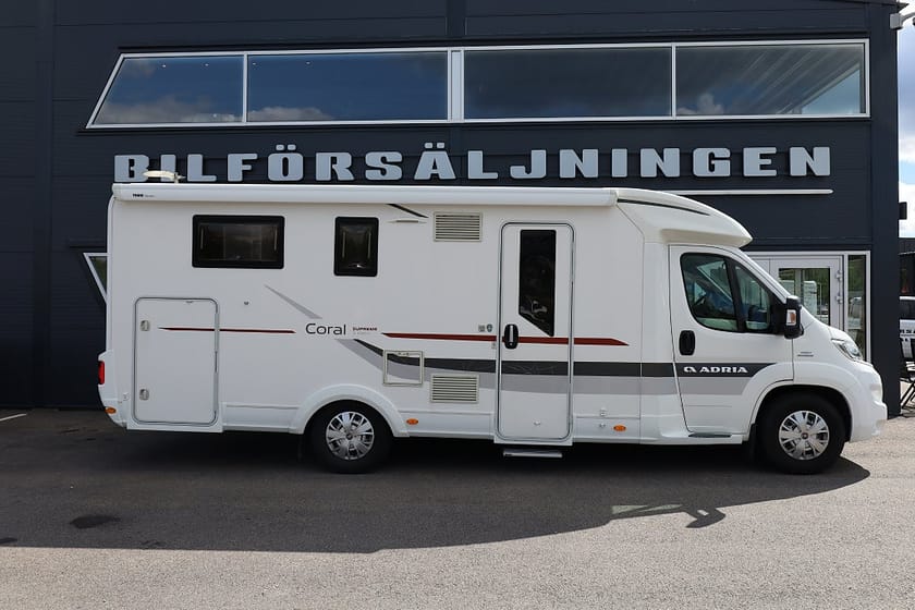 Bild 2 av Adria Mobil Coral 690 Supreme SC Alde/Lithium/Inverter/Hydraliska stödben