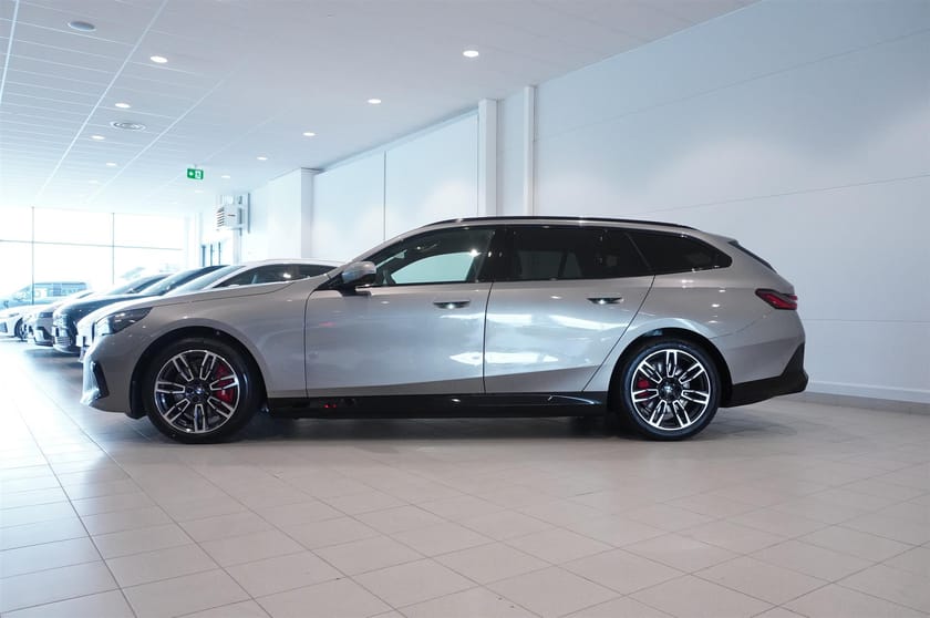 Bild 3 av BMW i5 xDrive40 Touring Touringm Sport Pro Pro Business Ed Drag H K DA