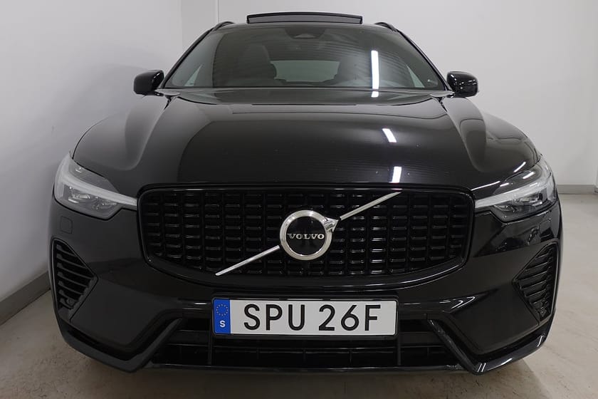 Bild 3 av Volvo XC60 Recharge T6 AWD R-Design Drag Pano Adap-F P-Värme H/K