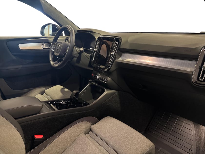 Bild 4 av Volvo XC40 B4 FWD Bensin Plus Dark