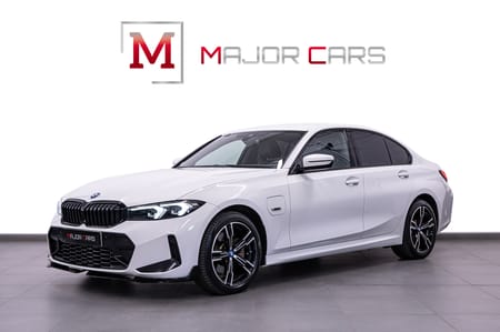 BMW 330e xDrive Sedan M Sport Widescreen Shadowline Drag 292hk