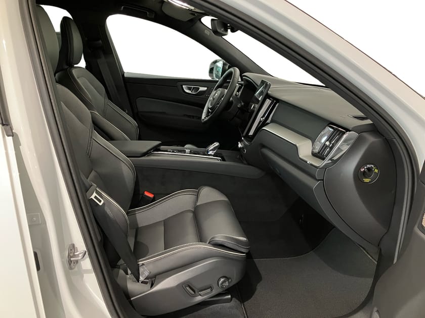 Bild 4 av Volvo XC60 T6 Plus Black Nordic Edition