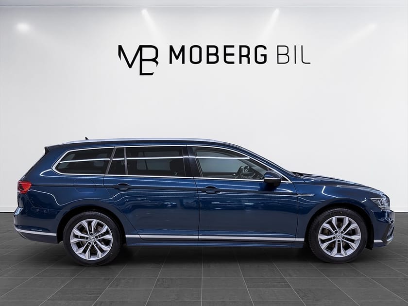 Bild 3 av Volkswagen Passat Sportscombi SC 1.5 TSI 150hk R-Line Executive Navi Drag B-Kamera