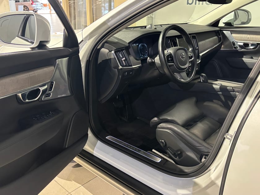 Bild 4 av Volvo V90 Cross Country B5 AWD Diesel Advanced | B&W | Dragkrok |