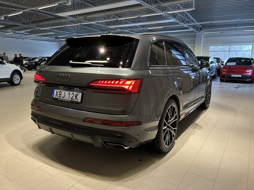 Bild 5 av Audi Q7 60 TFSI e quattro TFSI-e 490 hk V6 ladd-hybrid *Black Carbon Edition