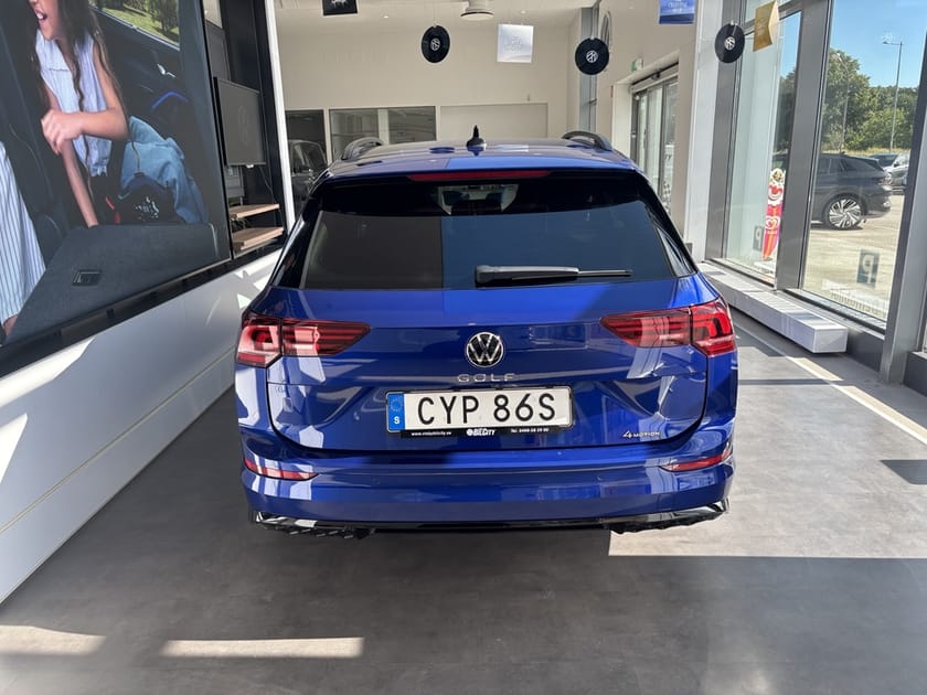 Bild 4 av Volkswagen Golf Sportscombi R-LINE 2,0 TSI 204 HK DSG7 4MO