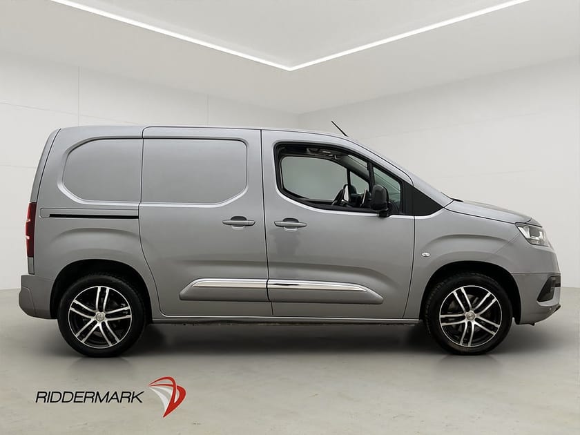 Bild 2 av Toyota ProAce City proace-city 1.5 Värmare Dragkrok B-Kamera CARPLAY