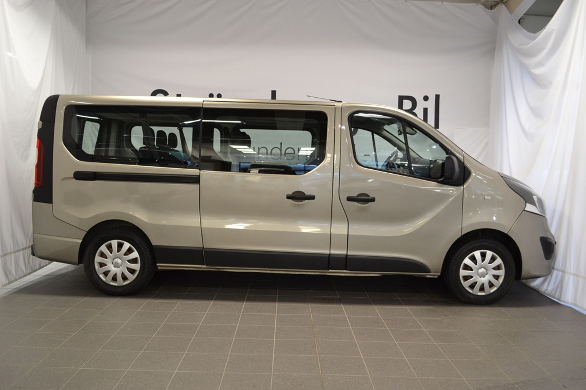 Opel Vivaro 1.6 CDTI BIturbo 2017, bild 2/14
