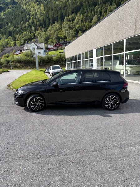 Volkswagen Golf eHybrid 8 style      dsg