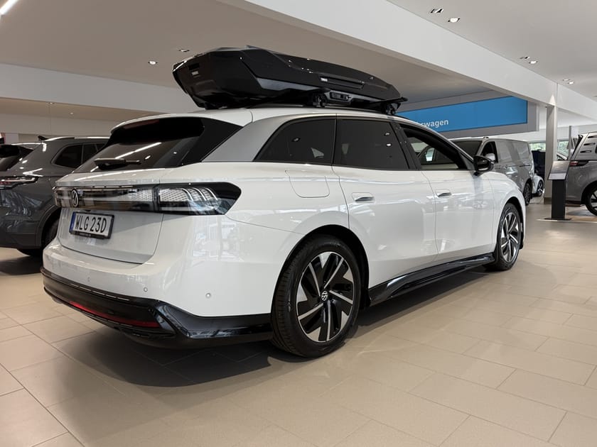 Bild 3 av Volkswagen ID.7 Pro S Tourer 86 kWh 286hk Dragkrok Lagerbil SWE Edition