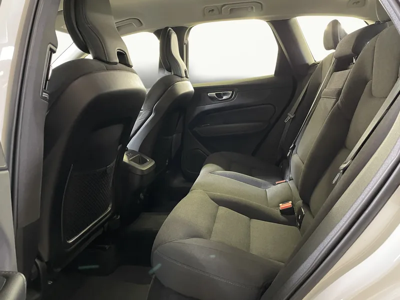 Bild 11 av 16 – Volvo XC60 B4 Diesel Momentum Advanced Edt II
