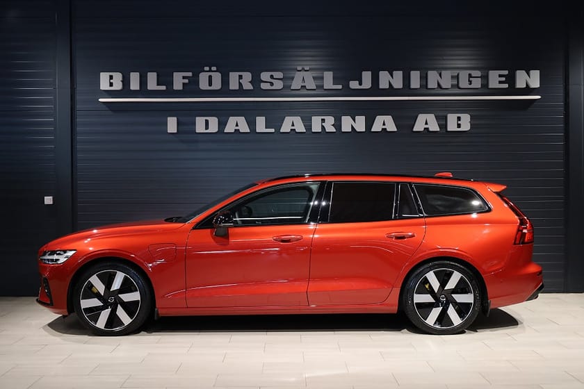 Bild 3 av Volvo V60 Recharge T6 II AWD Ultimate Dark Panorama/H&K/360°/HUD