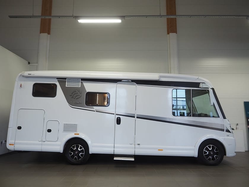 Bild 3 av Knaus Campervan Fiat 600 MG VAN I PLATINUM Auto AC Solcell Cykelställ