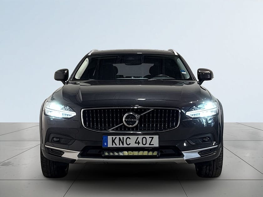 Bild 2 av Volvo V90 Cross Country B6 AWD B&W Pano HuD Massage Drag Pvärm 360° S/V-hjul