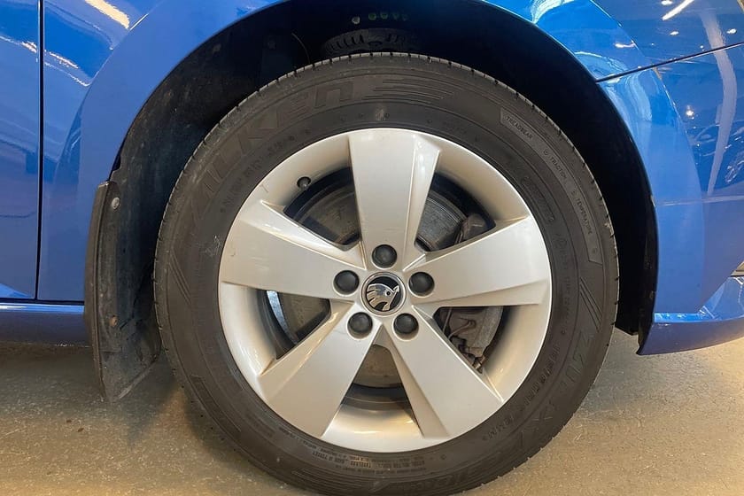 Bild 4 av Škoda Fabia Skoda 1.2 TSI Elegance B-sensor Värmare kamrem bytt 1 Ägare