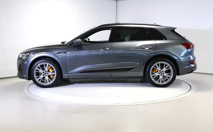 Bilde 2 av Audi e-tron 55 quattro S-line Sport ACC/Pano/Krok/HUD/360/Skinn/Sort Opt/21