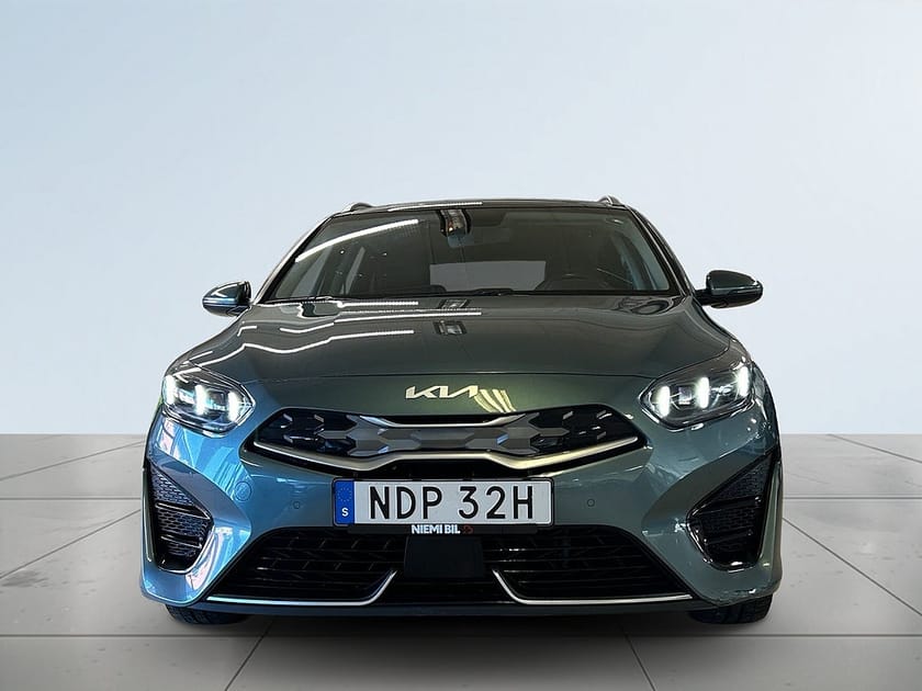 Bild 2 av Kia Ceed Sportswagon Plug-in Hybrid Advance Plus B-kamera Taklucka Navi CarPlay S&V