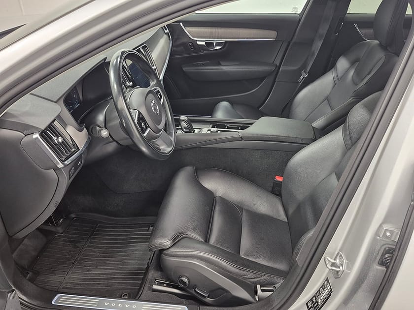 Bild 2 av Volvo V90 Cross Country B4 MILDHYBRID AWD 197HK 4x4 Advanced Läder