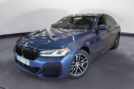 BMW 530e xDrive Sedan M-Sport Innovation H K Drag DAP