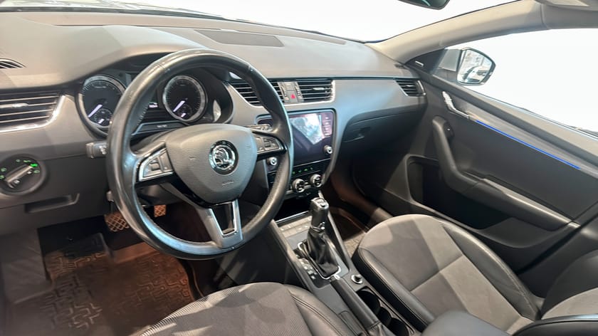 Bild 2 av Škoda Octavia Kombi 4x4 2.0 TDi 150hk DSG Drag/Navigation/Värmare
