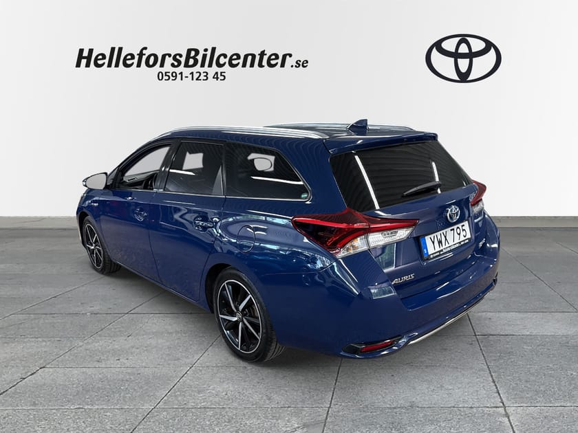 Bild 2 av Toyota Auris Touring Sports Hybrid TS 136hk Intense Motov Vhjul