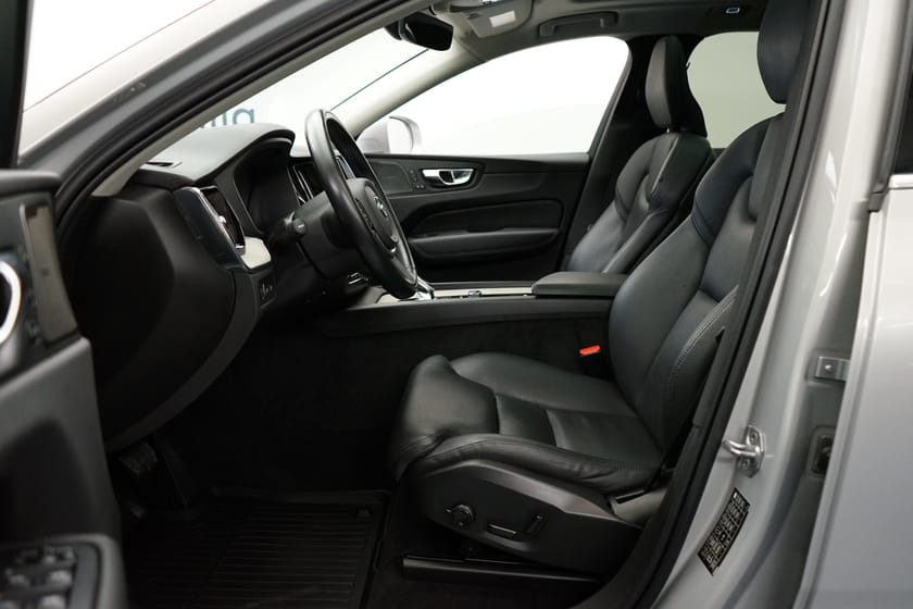 Bild 5 av Volvo XC60 Recharge T6 Inscription, Taklucka, Baklucka elmanövrerad, Dragkrok