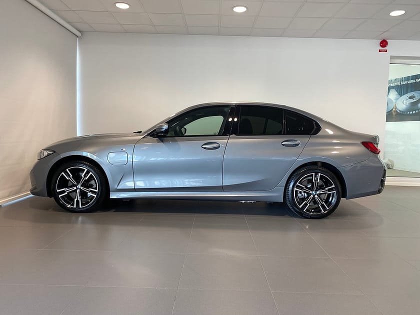 Bild 2 av BMW 330e xDrive Sedan