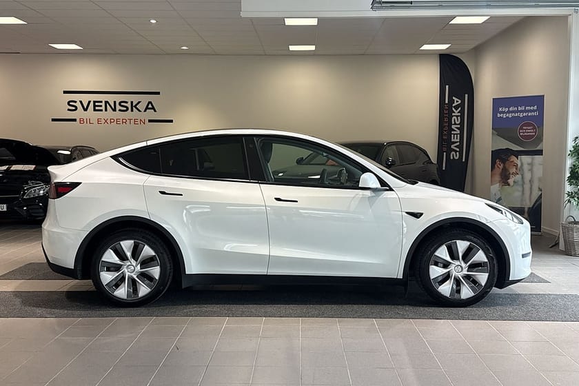 Bild 3 av Tesla Model Y Long Range AWD 514hk Autopilot3 /Panorama/Drag/ SoH 93%