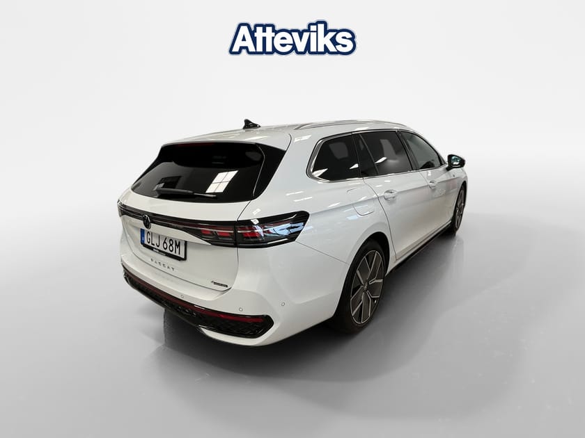 Bild 3 av Volkswagen Passat Sportscombi R-LINE 2.0 TDI 4M *Panoglastak/Elstolar/Keyless*