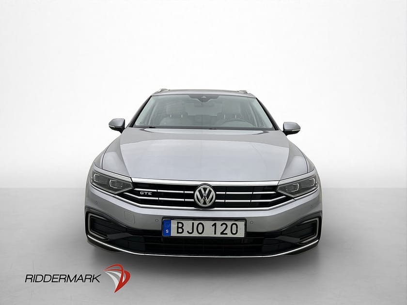 Bild 2 av Volkswagen Passat Sportscombi GTE Executive Pano Cockpit P-Värm Drag