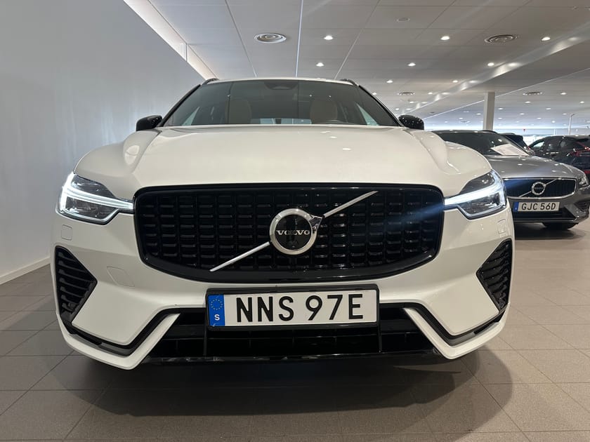 Bild 2 av Volvo XC60 T6 Plus Dark Nordic Edition/ Panoramatak/ 360 Kamera/ Dragkrok