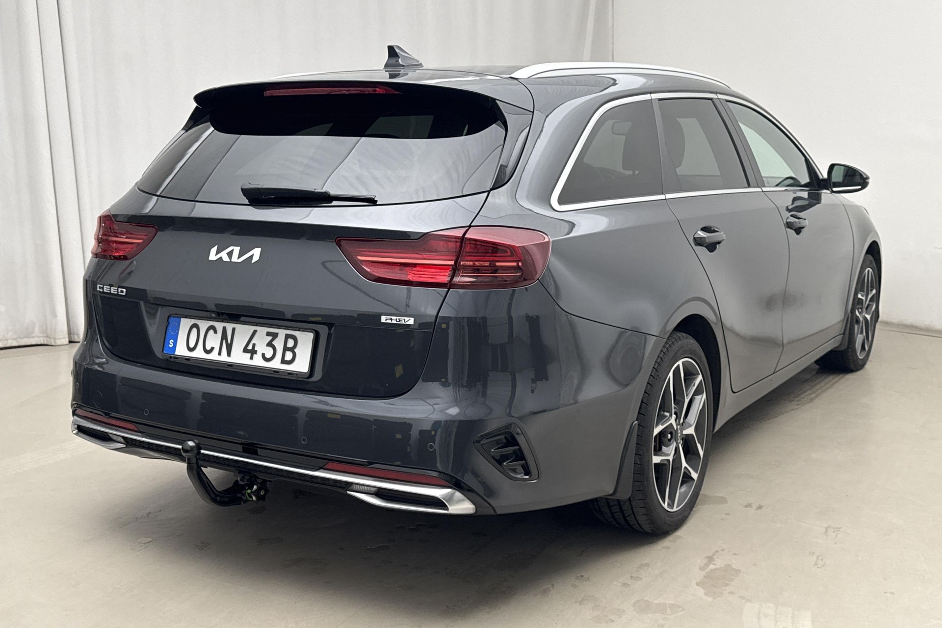 Kia Ceed Sportswagon Plug-in Hybrid 2022, photo 3/10