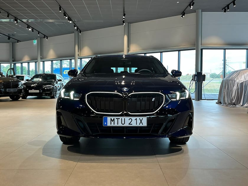 Bild 2 av BMW i5 xDrive40 Touring M Sport Pro H/K D/A Plus Drag Elstolar