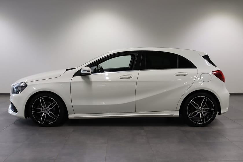Bild 3 av Mercedes-Benz A 180 AMG Line exteriör