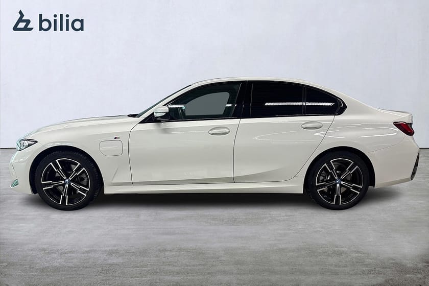 Bild 3 av BMW 330e Sedan M-Sport | Taklucka | Tonade rutor | 19" | Navi