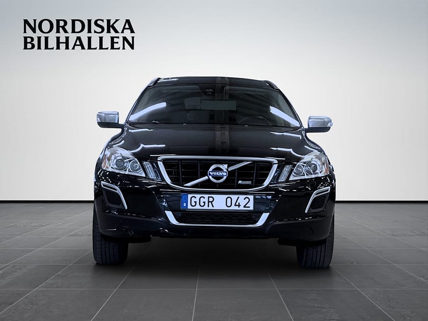 Bild 2 av Volvo XC60 D4 AWD Geartronic R-Design Pano Helskinn Värmare Drag