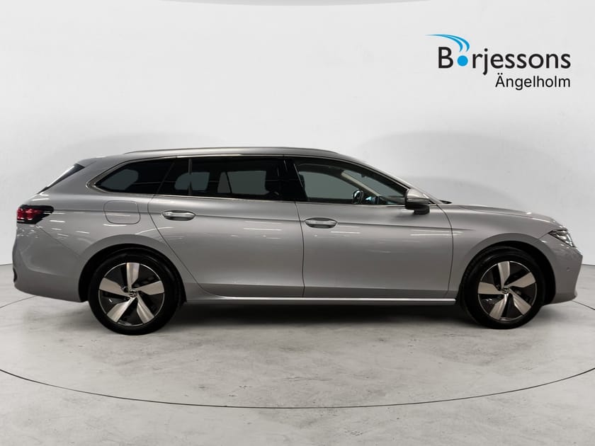 Bild 2 av Volkswagen Passat Sportscombi 1.5 eTSI 150 HK DSG Drag Värm