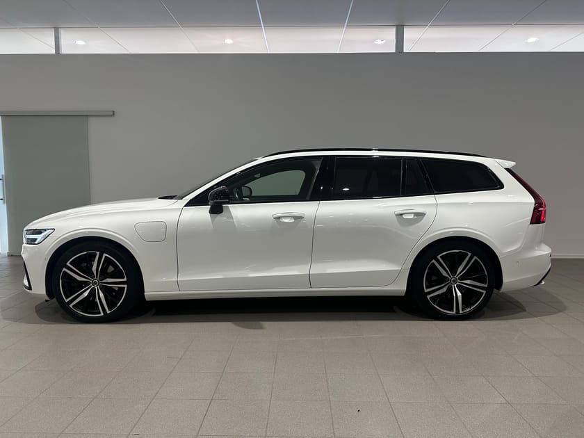 Bild 3 av Volvo V60 Recharge T8 R-Design / Dragkrok / Panoramatak / Navigation / Bowers&Wilkins /