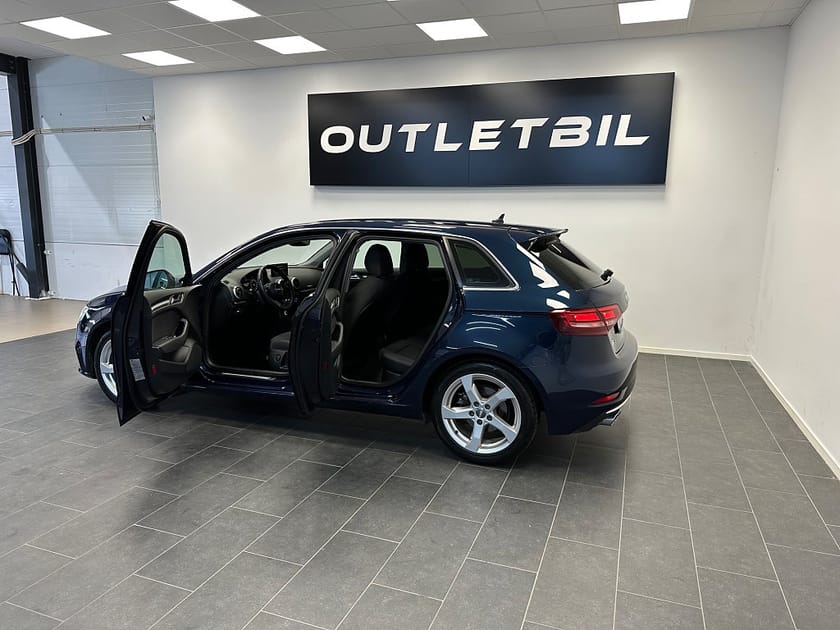Bild 5 av Audi A3 Sportback 35 TFSI Proline Cockpit Sportsäten Carplay