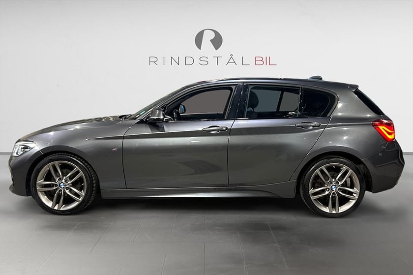Bild 4 av BMW 118d Steptronic 150 HK AUT M-SPORT SVART INNERTAK 0.4L/MIL
