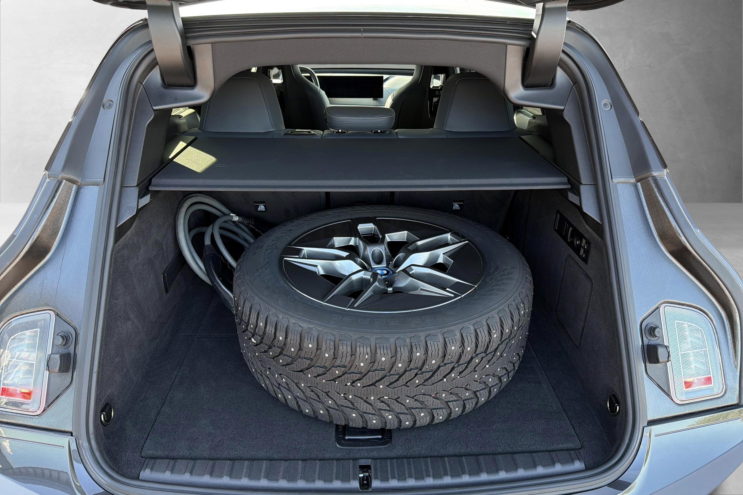 BMW iX xDrive50, 524hp, 2023