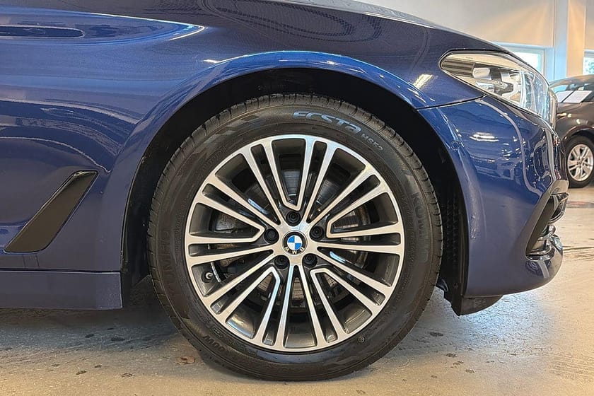 Bild 4 av BMW 520d xDrive Sedan Sport line B-Kam Värmare Drag Keyless H/K