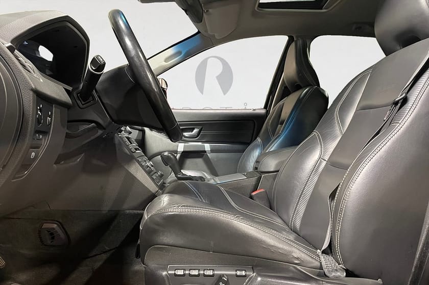 Bild 3 av Volvo XC90 7-seater D5 200 HK AUT AWD R-DESIGN D-VÄRM KAMREM BYTT 0.68L/MIL
