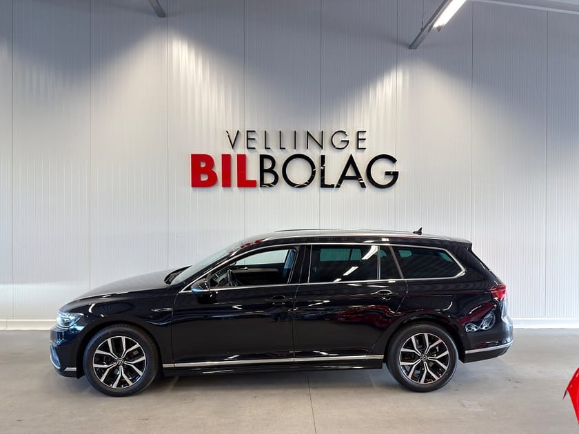 Bild 1 av Volkswagen Passat Sportscombi 2.0 TDI R-line 4M Värmare Drag B-Kamera