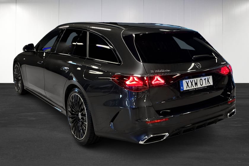 Bild 4 av Mercedes-Benz E 300 de 4MATIC T 4M 9G-Tronic | AMG | Burmester | Nightpaket | 360 | Drag | Minnespaket |
