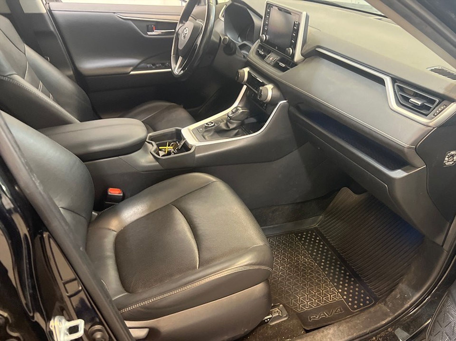 Toyota RAV4 2021, bild 7/10