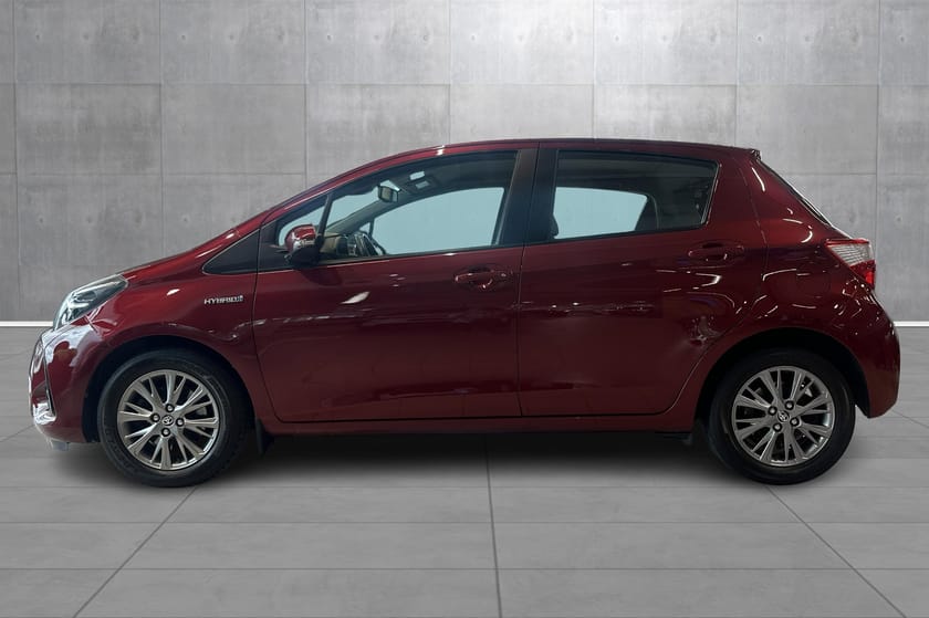 Bilde 2 av Toyota Yaris Hybrid Active. Aut. Komplett service.